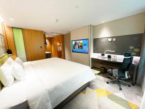 Телевизор и/или развлекательный центр в Hampton by Hilton Guangzhou Tianhe Sports Center-Free Shuttle Bus to Exhibition During Canton Fair Period