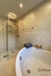 Kúpeľňa v ubytovaní ArtHome Luxury 4 Room Apartment close Metzingen