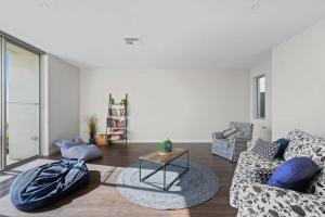 Meander - Port Noarlunga South - C21 SouthCoast Holidays的休息区