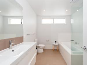 Et badeværelse på Seas the Day 41A + 15 billeder