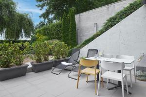 a table and chairs on a patio with plants at FeelFree STAYS Basoa in Donostia-San Sebastián