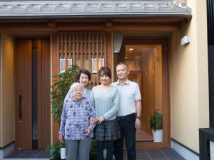 En familj som bor på Kyo-Anthu Inn