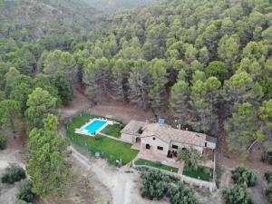 an aerial view of a house with a swimming pool at Valdemarin Rural in Orcera