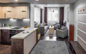 Kuchyň nebo kuchyňský kout v ubytování VN3 Terraces Suites by Adrez