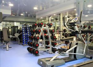 a gym with a bunch of exercise equipment at Hotel Miodowy Młyn in Opatów