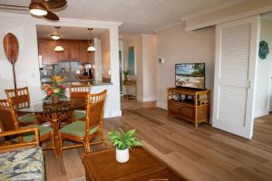 Televiisor ja/või meelelahutuskeskus majutusasutuses Makani A Kai Resort A-6