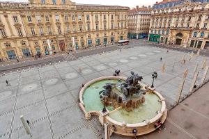 Gäste, die in der Unterkunft Host inn Lyon - Appartement de Luxe aux Terreaux & Jacuzzi übernachten