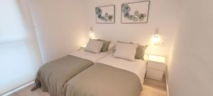 A bed or beds in a room at Cozy White Home in Getxo
