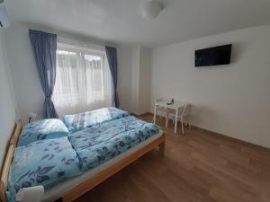Un pat sau paturi într-o cameră la Valen apartmány Valtice