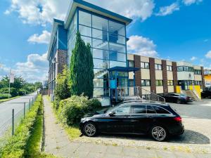 a black car parked in front of a building at Hotel Denbu Restaurant & BAR in Hamburg