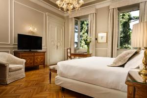 
Een bed of bedden in een kamer bij Villa Cortine Palace Hotel
