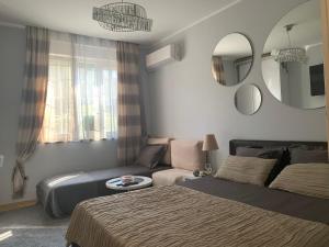 Un pat sau paturi într-o cameră la Apartment Skadarlija