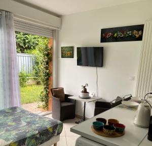 a room with a bed and a table and a television at Trendy studios Tassin in Tassin-la-Demi-Lune