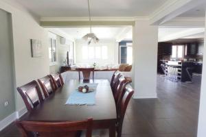 Posedenie v ubytovaní Villa IRENE Evia, 4 bdr, Pool, 500m to Beach