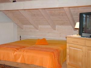 Postel nebo postele na pokoji v ubytování Haus Gehmacher-Maier - Chiemgau Karte