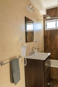 a bathroom with a sink and a mirror at Peatonal Apart in Bahía Blanca