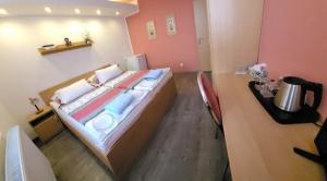 Katil atau katil-katil dalam bilik di Hotel Gól Prostějov