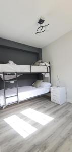 Postel nebo postele na pokoji v ubytování Rooftop Casa Botes