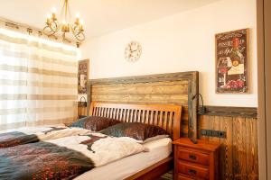 a bedroom with a bed and a wooden headboard at Skyberg Chalet in Mühlbach am Hochkönig