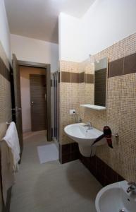 a bathroom with a sink and a mirror at Villa del Vento in Birgi Vecchi