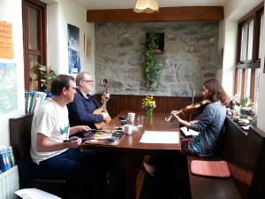 Viesi, kas uzturas naktsmītnē Aille River Tourist Hostel and Camping Doolin