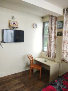 TV a/nebo společenská místnost v ubytování SASHI HOME a Cupid Destination