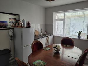 Кухня или мини-кухня в Sandy Retreat
