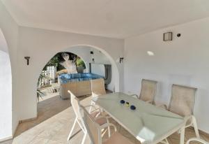 A seating area at Nice and spacius villa near Fuengi