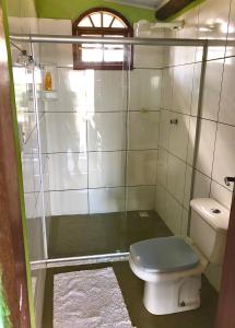 Koupelna v ubytování Casa Verde, beira da água com 2 suítes - Mar Doce!