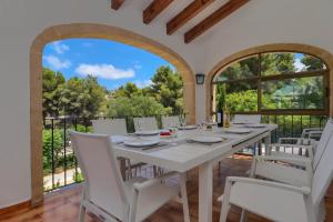 Fotografia z galérie ubytovania Villa Margarita - A Tranquil Oasis with Large Private Pool v destinácii Jávea