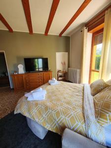 A bed or beds in a room at VILLA MONT CLAIRE - CASA DI CHARME VISTA GRIGNA