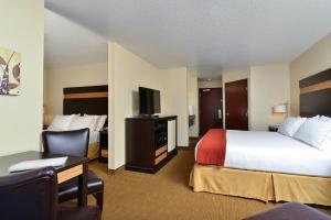 Postel nebo postele na pokoji v ubytování Holiday Inn Express Portland SE - Clackamas Area by IHG