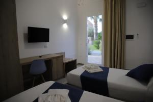 Postel nebo postele na pokoji v ubytování Oasi Guzzetta Hotel&Case Vacanze