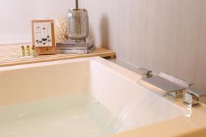 Vannituba majutusasutuses Hotel Day Plus Teascape