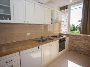 Kuchyňa alebo kuchynka v ubytovaní Apartment Tereza Porec + 26 fotografií