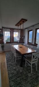 プラヴにある1060 Meet Eat Hike & Tourのギャラリーの写真 +25枚の写真