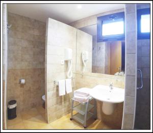 a bathroom with a sink and a shower at Hotel Era Conte in Bierge