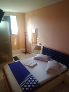 a bedroom with a blue and white bed in a room at OYO Hotel Macedo in Sao Paulo