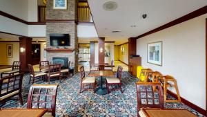 ห้องอาหารหรือที่รับประทานอาหารของ Staybridge Suites - Philadelphia Valley Forge 422, an IHG Hotel