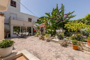 Vonkajšia záhrada v ubytovaní Villa Amigo
