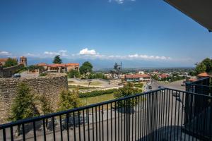 uma vista para a cidade a partir de uma varanda em Holiday Inn Telavi, an IHG Hotel em Telavi