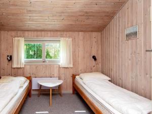 Galería fotográfica de Two-Bedroom Holiday home in Oksbøl 10 en Ansager