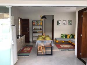 a kitchen with a living room with a table and a couch at Casa Sol com piscina in Balneario Barra do Sul
