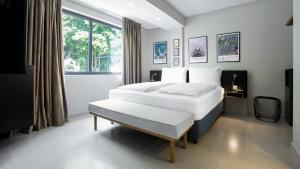 Un pat sau paturi într-o cameră la Nordic Hotel Lagos