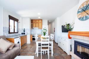 Fotografie z fotogalerie ubytování Casa rural Torre Buena Vista a 40 minutos de Valencia con gran jacuzzi y vistas maravillosass v destinaci Benafer