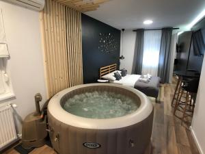 Posteľ alebo postele v izbe v ubytovaní Apartment Zagreb Jacuzzi