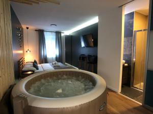 Posteľ alebo postele v izbe v ubytovaní Apartment Zagreb Jacuzzi