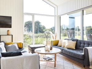 Posezení v ubytování 8 person holiday home in Slagelse-By Traum