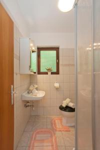 a bathroom with a toilet and a sink and a shower at Haus Fischer in Velden am Wörthersee