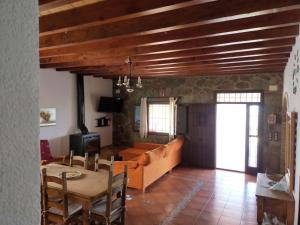 Posezení v ubytování Spacious villa with large private pool and incredible views